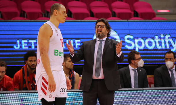 至聚光灯下 至聚光灯下